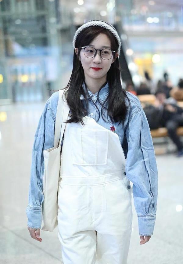 李子璇她跟王一博之前只在创和天天向上上见过几面,私下朋友都不是.