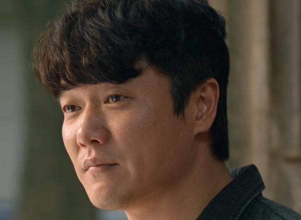 跟刘德华搭档完,又跟赵丽颖合作,条件一般的肖央凭啥那么幸运_方面