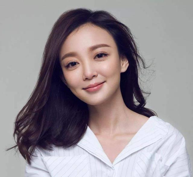 广西美女歌手汪小敏人长得漂亮,歌唱得不错,为什么没能大红大紫?