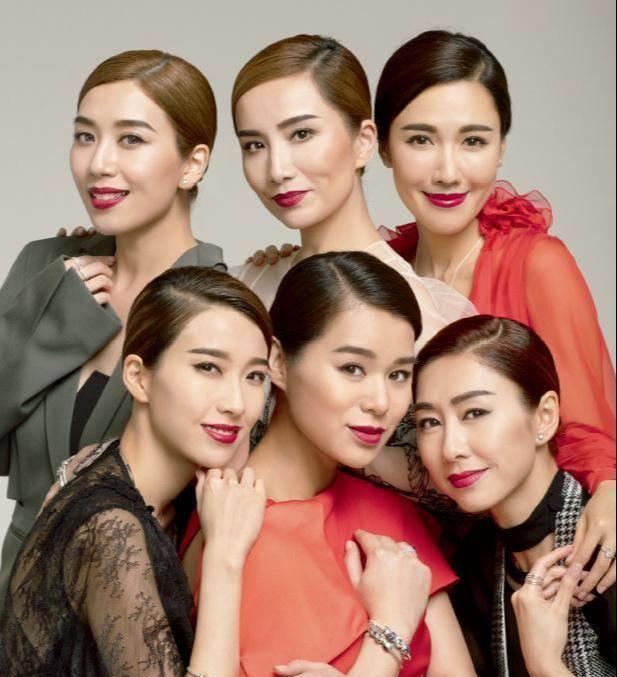 闺蜜团胡说八道会一年后再出游黄智雯缺席恨看姐妹们三点式靓照_胡