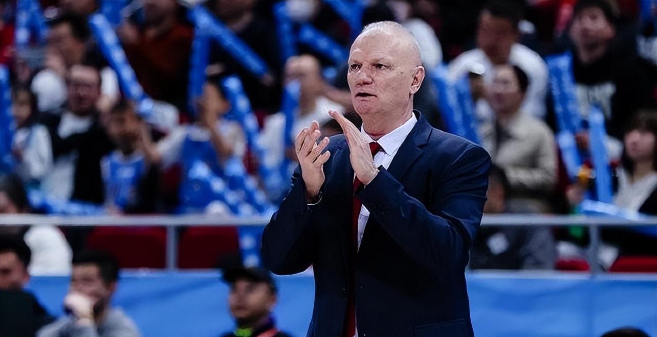 北京官宣莱登出任主教练!公告强调三点,引出攻防转换,直接晋级半决赛!