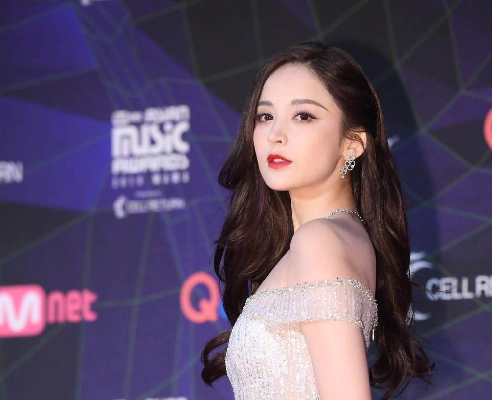 娜扎明明红的比热巴还早,为什么现在却被嘲笑是"花瓶"?