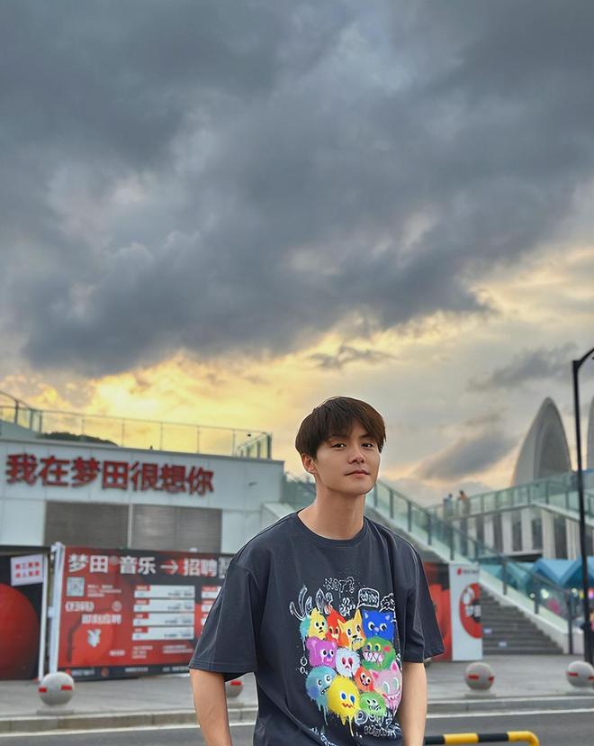 马天宇:用粉丝心态慰藉情感,明明是偶像派仍放下身段去追星王菲_珠海