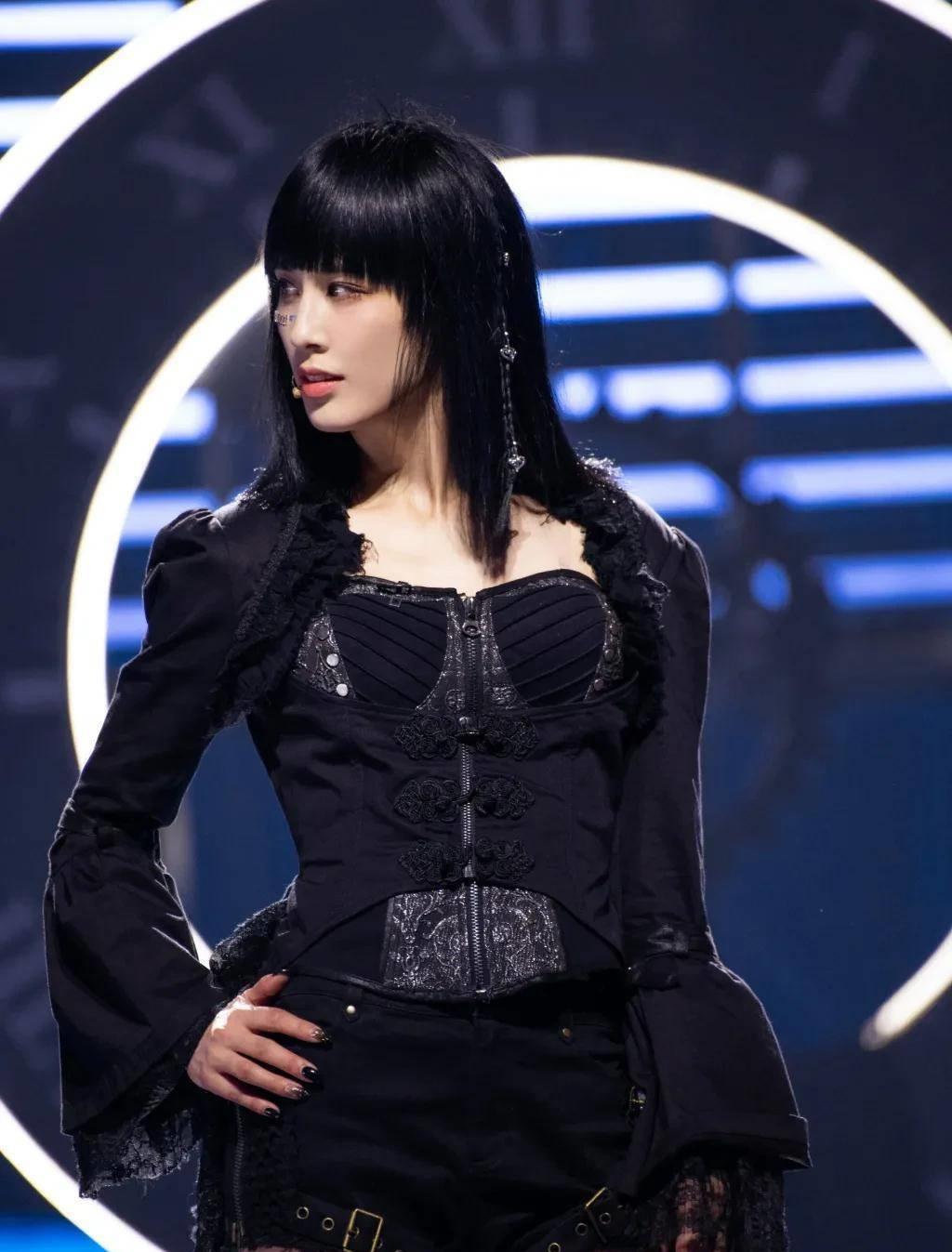 黄圣依眼中的"浪姐"伊能静,张雨绮,万茜,张萌,阿朵……_谭飞_因为