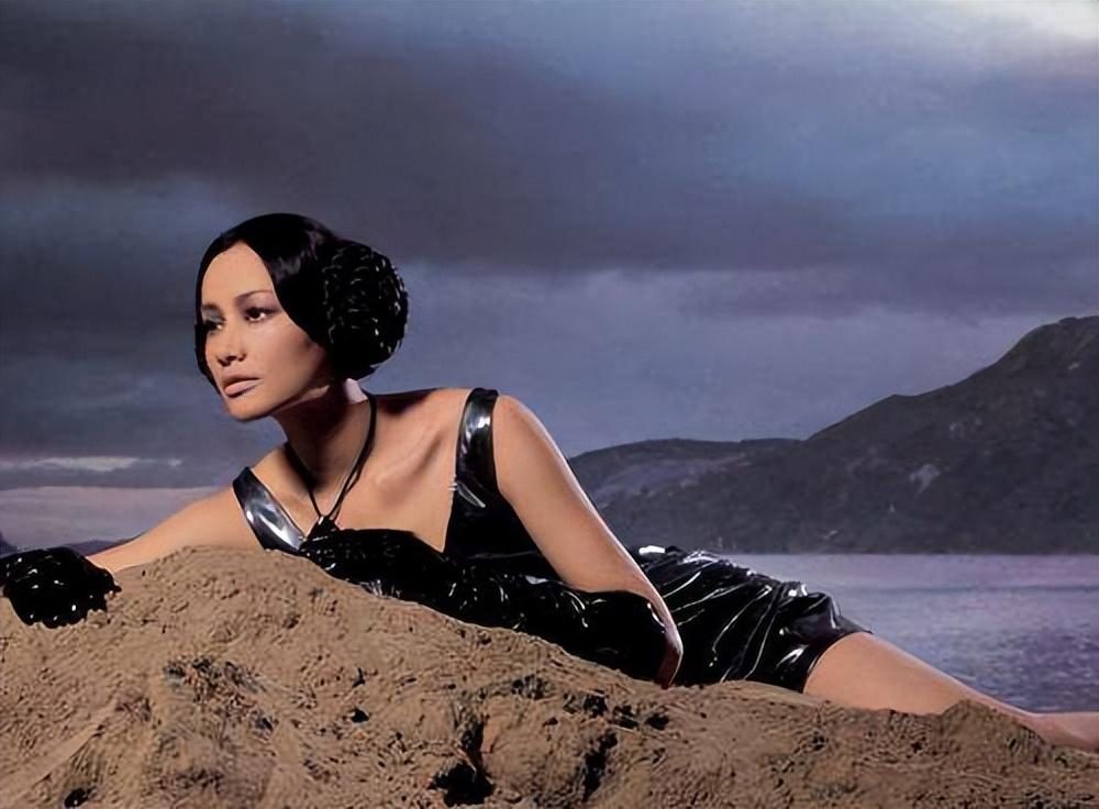 初代超模瞿颖,可是极度另类,身材发福走样,如今却逆袭成功_女神_时尚