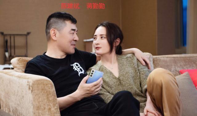 蒋勤勤不满刘涛当团长,一句话刘涛"整破防",陈建斌脸色都变了_夫妻