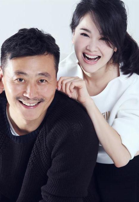 赵本山徒弟王小利,与前妻相识大庆的剧场,当时二人没有稳定的收入.