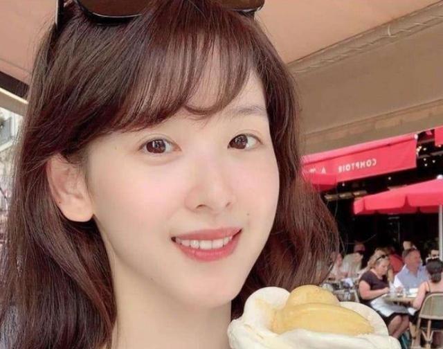 奶茶妹妹章泽天素颜判若两人,网友:怪不得刘强东说"不知妻美"_因为