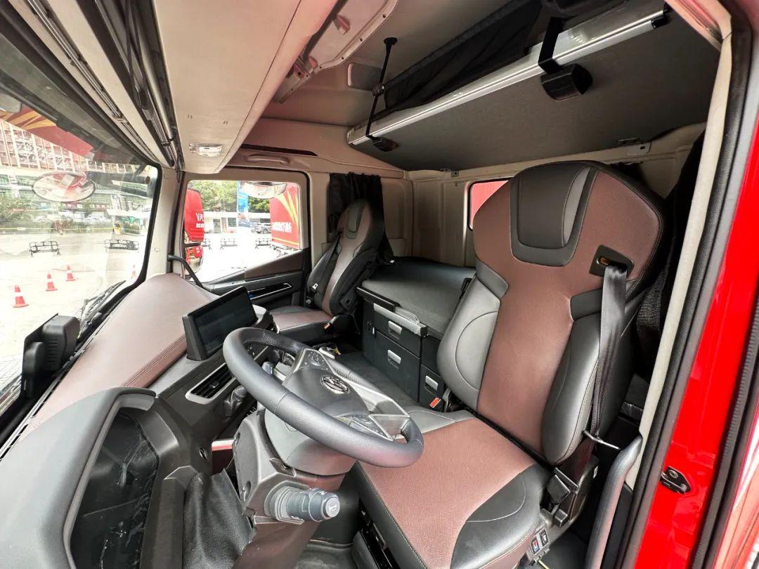 上汽v 580马力 12挡法士特,红岩杰狮h6新动版树立长途干线新高端