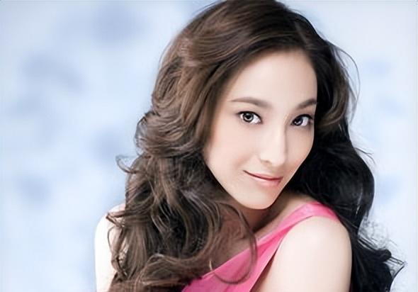 吴佩慈:力压大s跻身"芭比娃娃",6年生4胎,只为嫁纪晓波_因为_对方