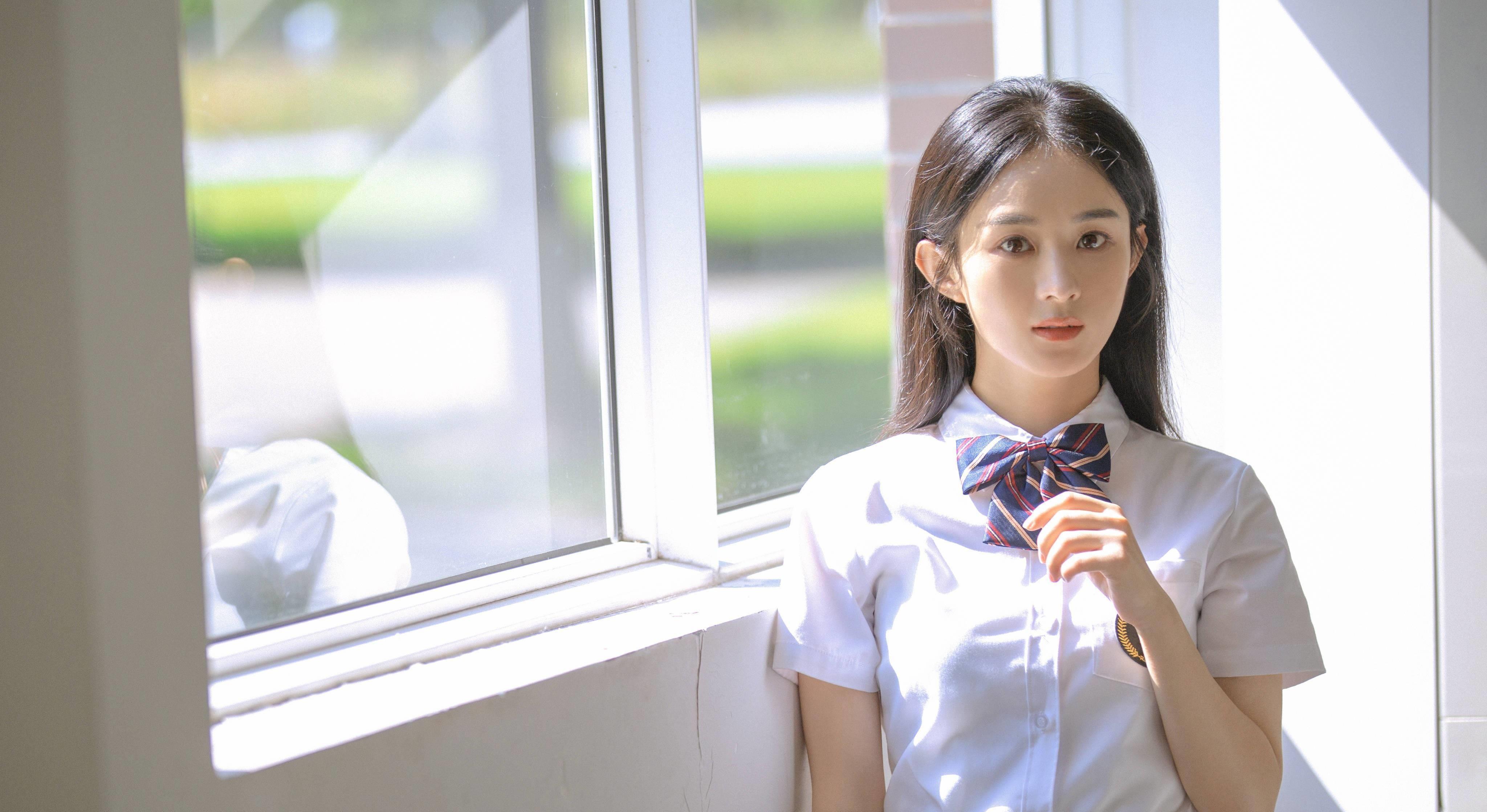 七夕明星在忙啥?赵丽颖拍大片!学生装也能驾驭?