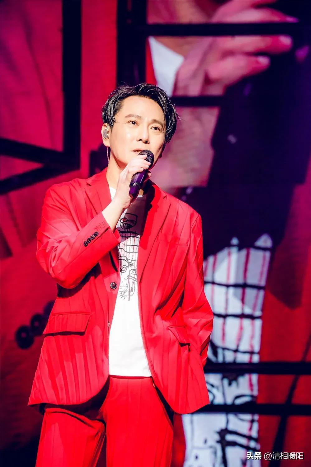 每个人的青春都有一首张信哲的歌,定格了笑靥,明媚了春天,在花季的