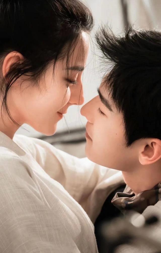 两位女顶流正面交锋,杨紫和迪丽热巴需要比的地方太多_张艺兴_能在