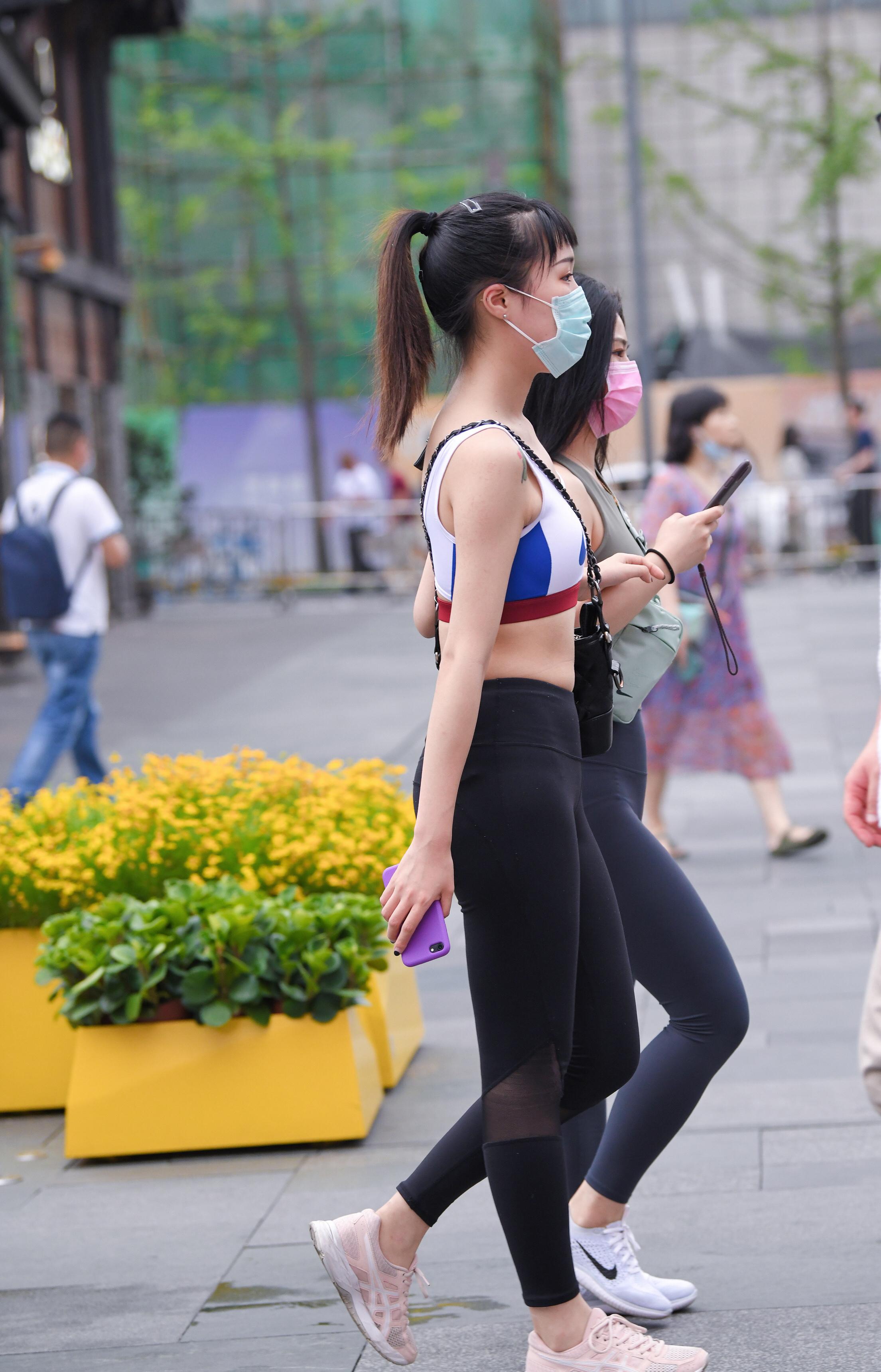 穿瑜伽裤逛街是秀曼妙身材,穿瑜伽裤健身是展现运动活力_因为_裤子