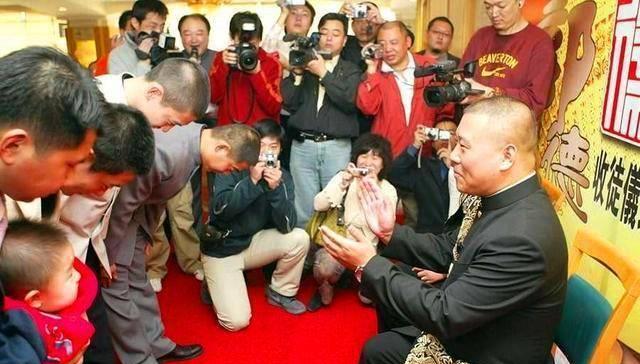 看看郭德纲这么多门弟子的收徒盛景,现在哪些火了哪些