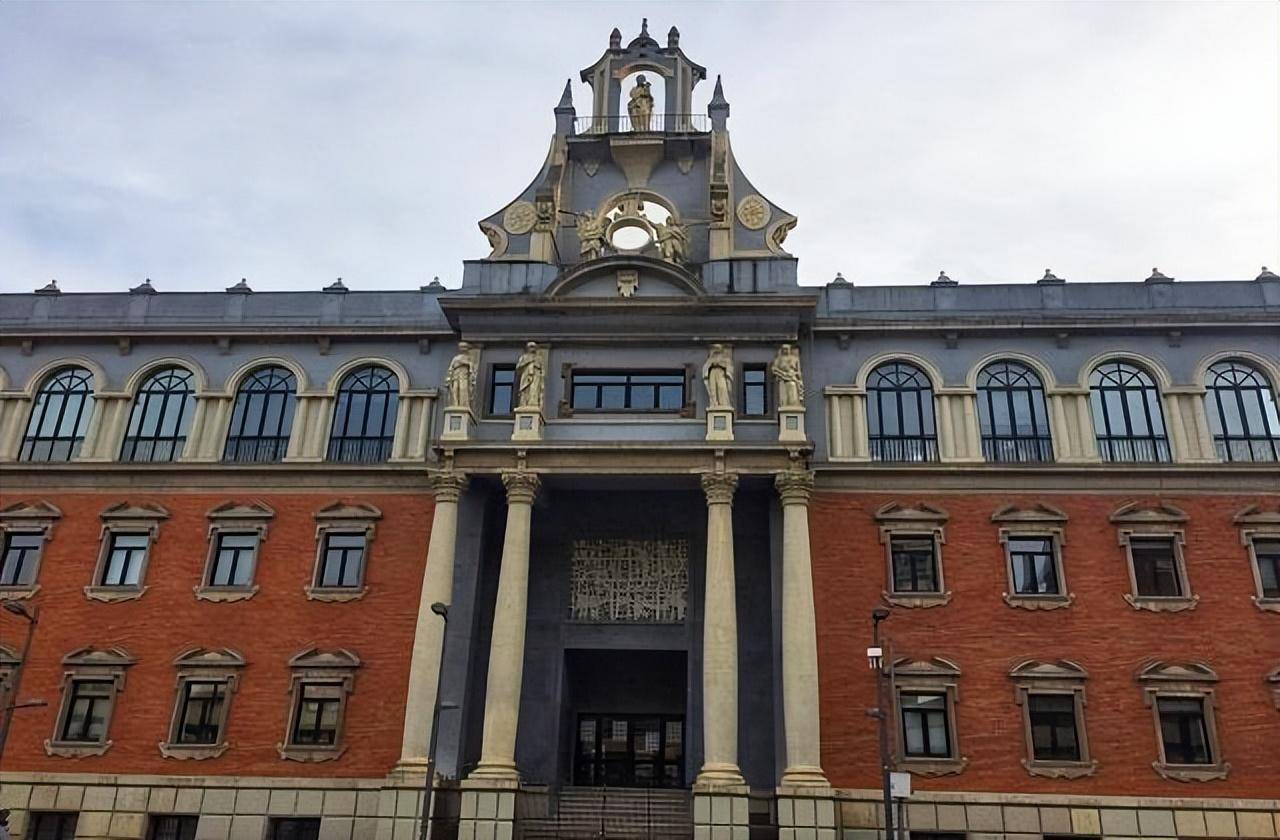 穆尔西亚大学协调大量国际项目,是欧盟erasmus 项目中积极院校