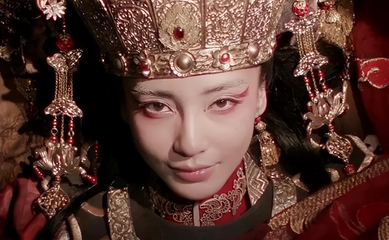 2003年内蒙古发现契丹古墓,千年女尸被注水银,专家:仓促下葬_墓室