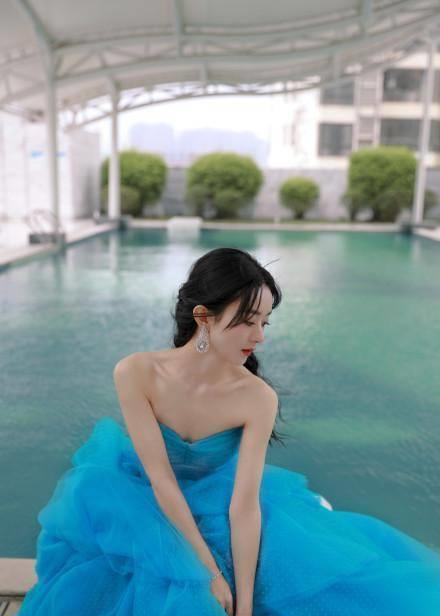 金鹰节闭幕式:王一博王子造型帅气,赵丽颖蓝色公主裙亮相_宋茜_虞书欣