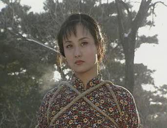 "霸气女囚"驼龙1925年被枪决,临终穿真丝旗袍,刑场高呼我不怕死_男孩_