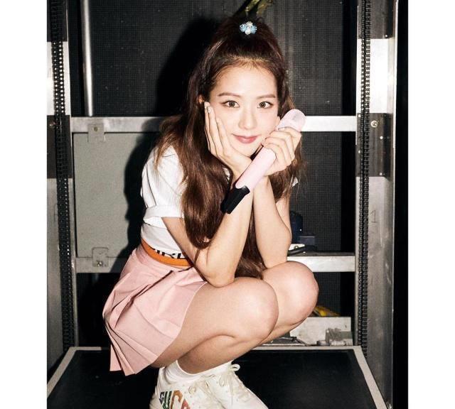 金智秀胖了还是衣服太紧了?