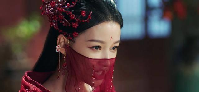 今夕何夕:孙怡一袭红衣大气稳重,不愧是冬月,红衣剑舞惊艳全场_冯夕