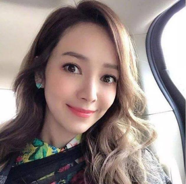 昆凌&侯佩岑的热搜里,藏了一个戳痛你生活的因素!_网友_李思雨_因为