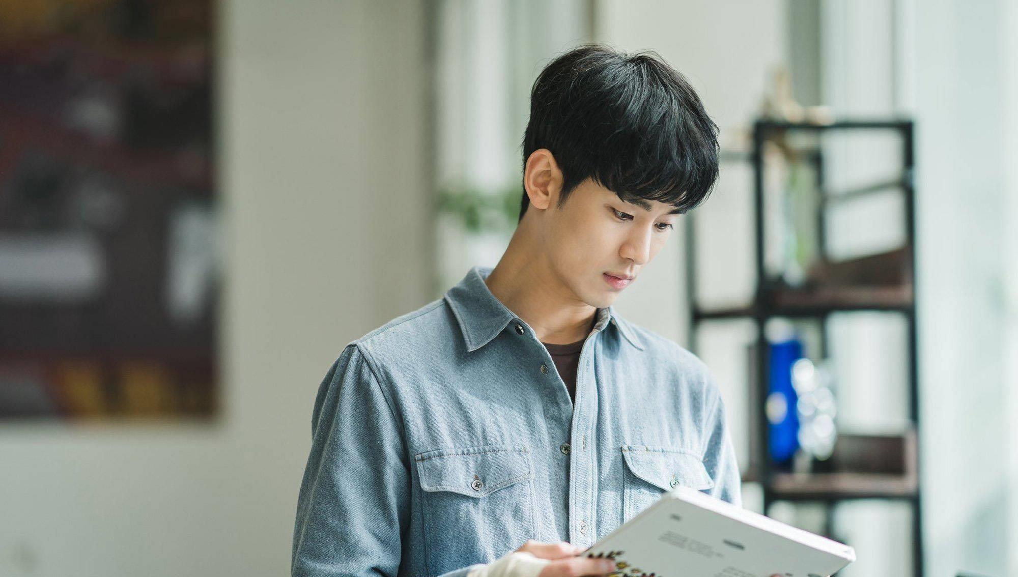 在第一集中不光有金秀贤的腹肌成为了亮点,并且第一集讲述的剧情也是