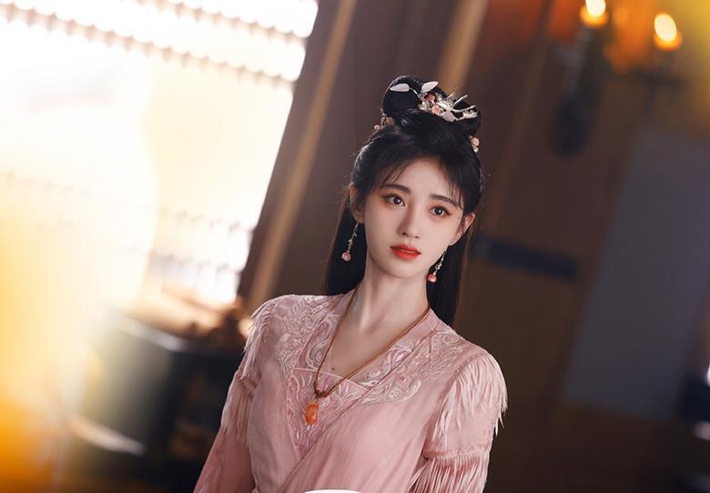 鞠婧祎挑战仙侠虐恋剧,造型多变美若天仙,男主是95后当红偶像_花戎