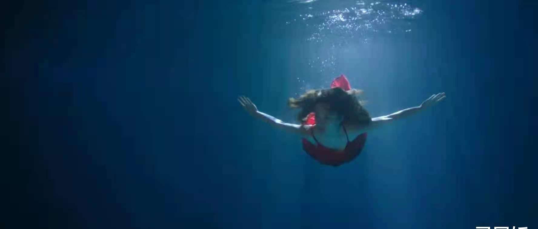 李小璐发mv鲸落高调回归,唱出落寞与束手无措,称:善良的声音总会在