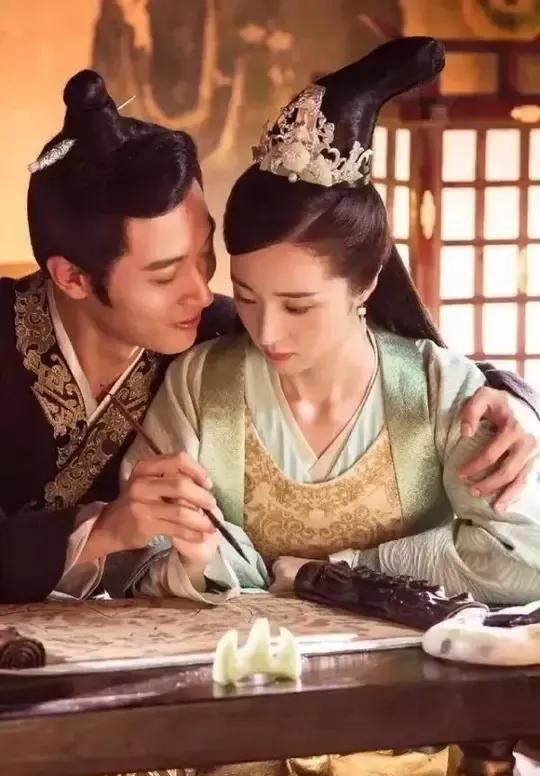 凭借《旋风少女》崭露头角,"清汤寡水"胡冰卿,现在怎么样了?