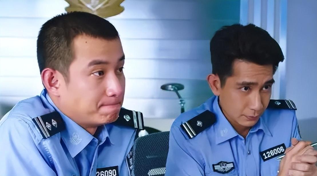 文章与美女约会,两人牵手搂抱同回住处,网友:好事将近?