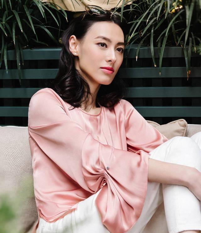 梁洛施多种风格拍大片,精致五官 出众气质太高级,换新发型更美_质感