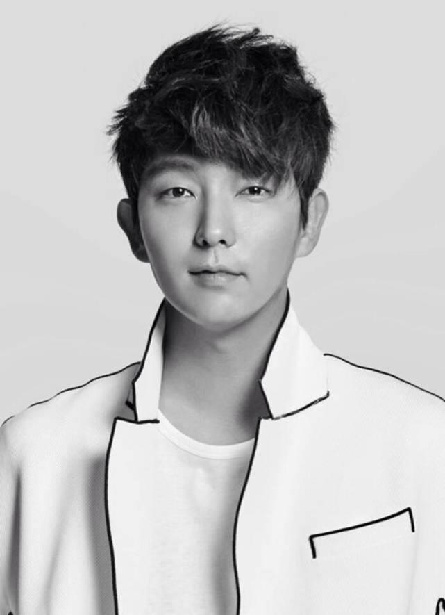 李准基首次公开不用替身原因,网友:成龙拍新片时意外溺水_角色_明星