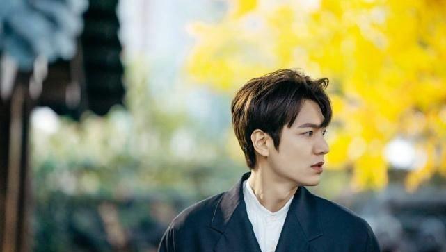 李敏镐金高恩疑似新恋情曝光,被扒戴同款鸭舌帽,引无限遐想!