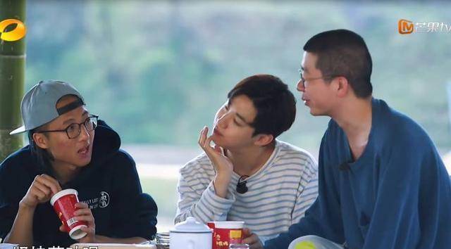 李诞又想偷懒,张绍刚一瞪眼,却遭到了花式调侃,画面好欢乐_劳动_马甲