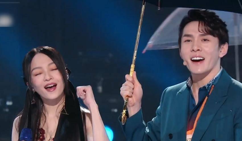 李佳琦张韶涵合唱,而我却被张韶涵吸引,确定39岁该有的模样?