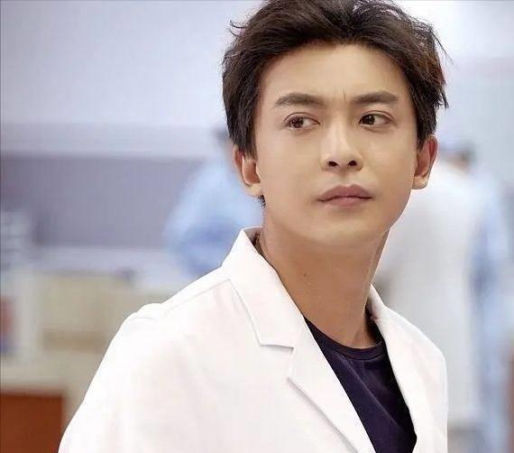 李佳航:挺身救韩雪,怒怼键盘侠,想伤害我身边的人,先过我这关_张伟