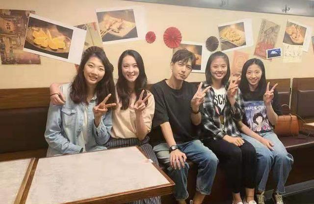 李现示范如何戒掉nba,亲手删掉与偶像"老爷子"合影_照片_李昕_中国