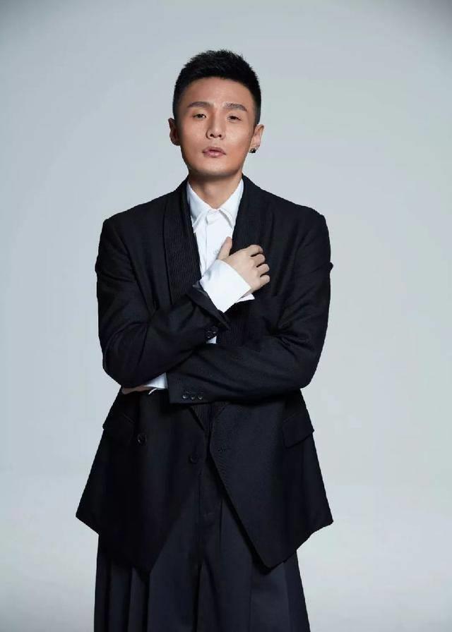 李荣浩这样一位歌手,却是经历过生死,背后故事让人心酸_车祸_一个人