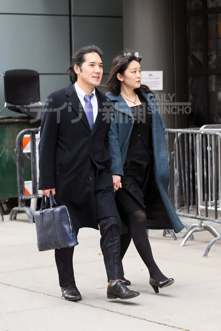 日本真子公主在美国最新亮相!和驸马爷牵手甜蜜出街,小室圭变帅_皇室_考试_时候