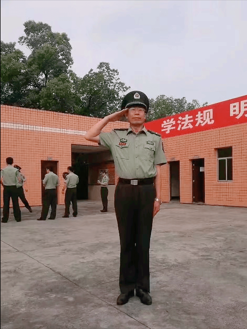 我被重庆警备区政治部,重庆市委组织部评为当年的优秀预备役军官,但