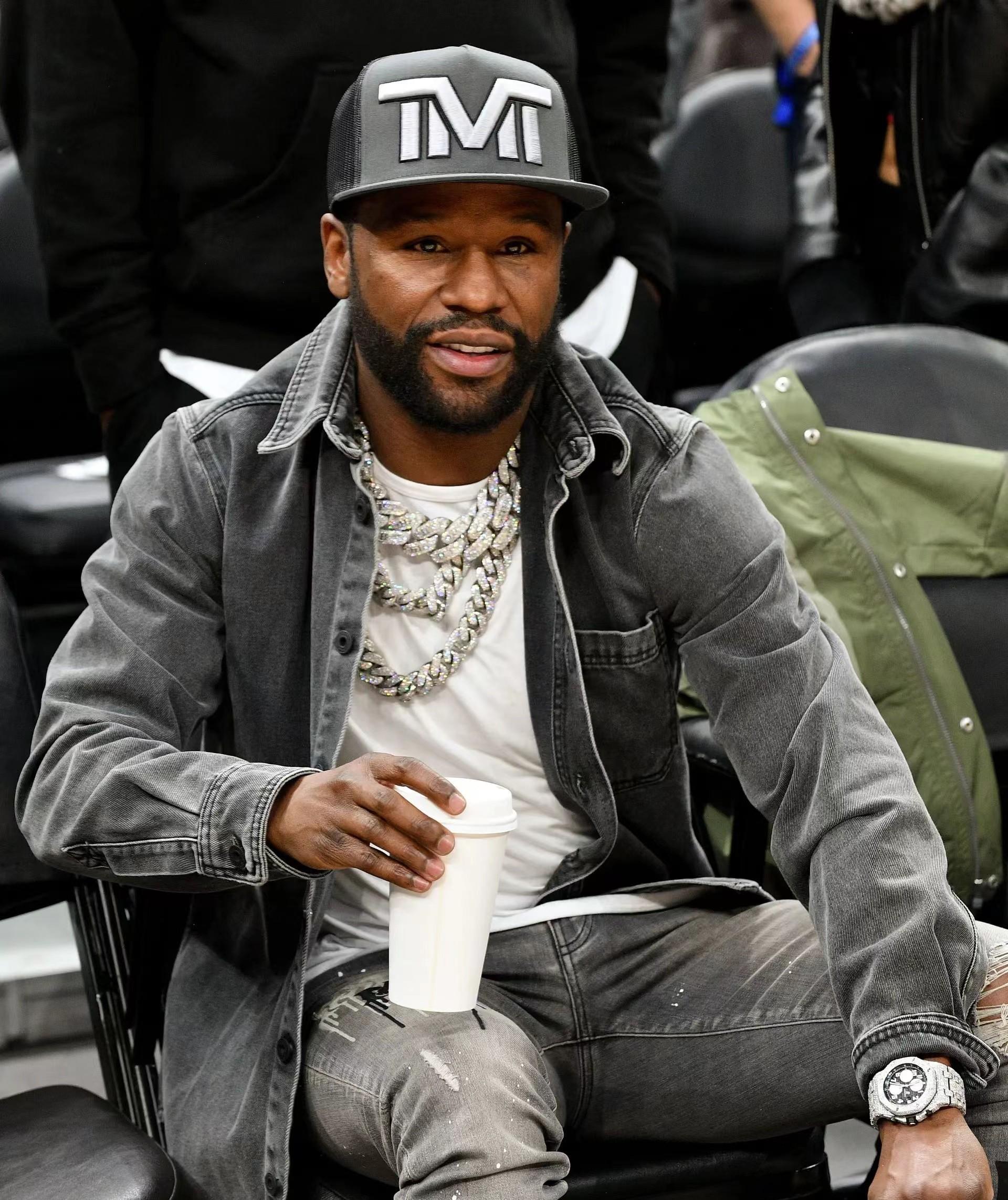 拳王梅威瑟再次炫富!