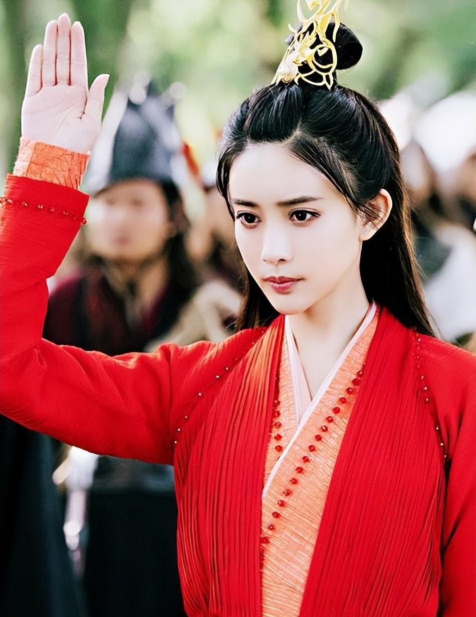 孟子义和红衣有缘,4个红衣古装角色差异明显,待播剧又是红衣_穆念慈