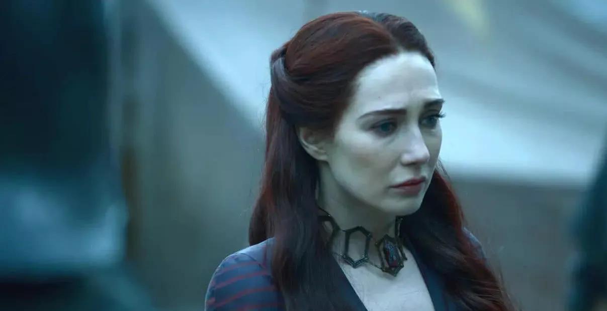 剧中的"红姨"落下了帷幕,可是剧外的卡里斯却达到了开始演艺事业以来