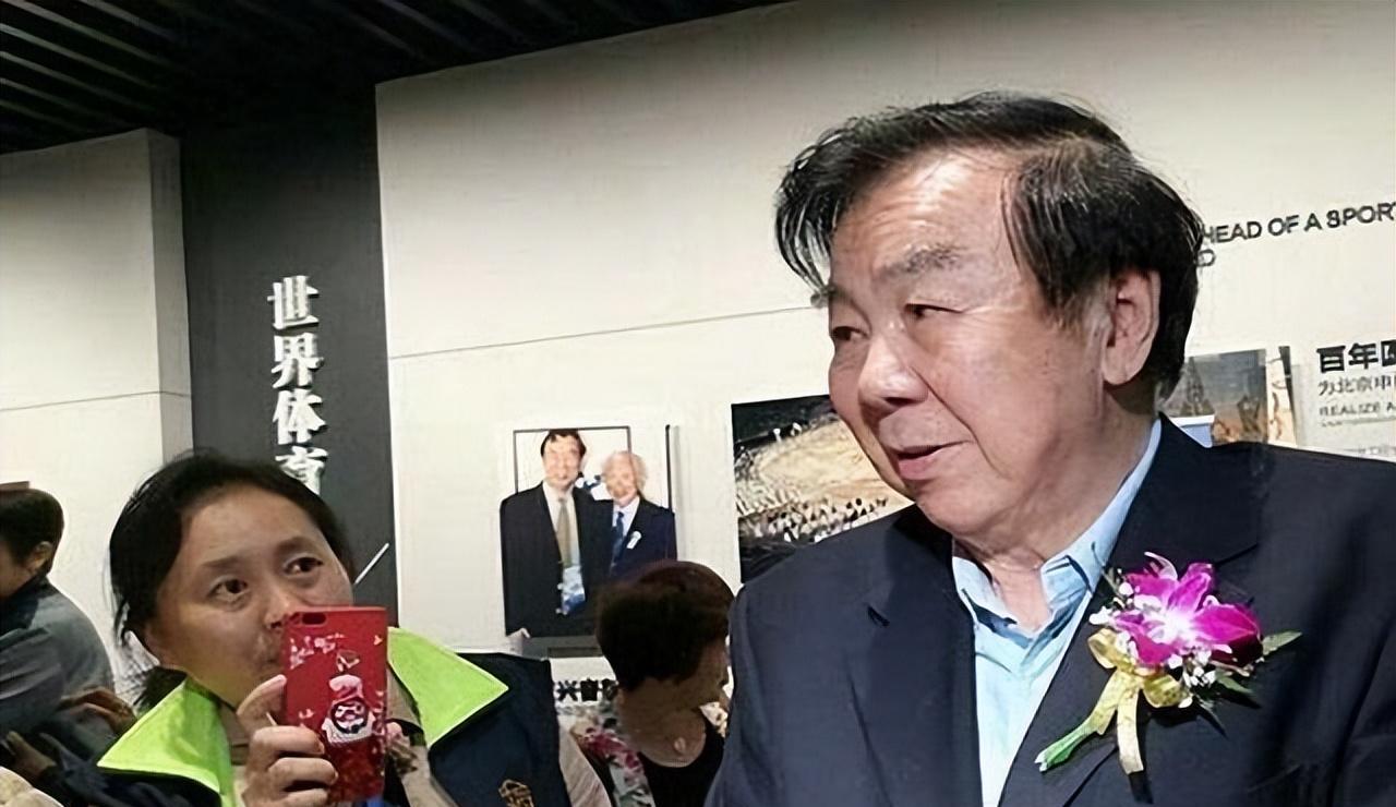 "体育之父"袁伟民,成就了一番辉煌后,晚年生活如何?_郎平_训练_运动