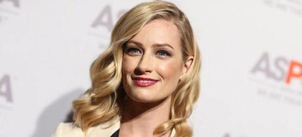 马丽搭档《破产姐妹》卡洛琳出演新电影,可以叫国际影星了_剧中_沈腾