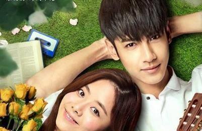 罗云熙正在亲陈钰琪,被导演喊"咔",陈钰琪一脸疑惑的看着导演_组合