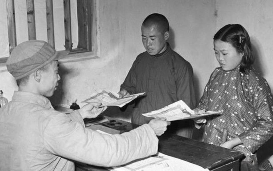 1954年,男子与"妻子"同床共枕52天,才知道真正的妻子已经遇害_段德显