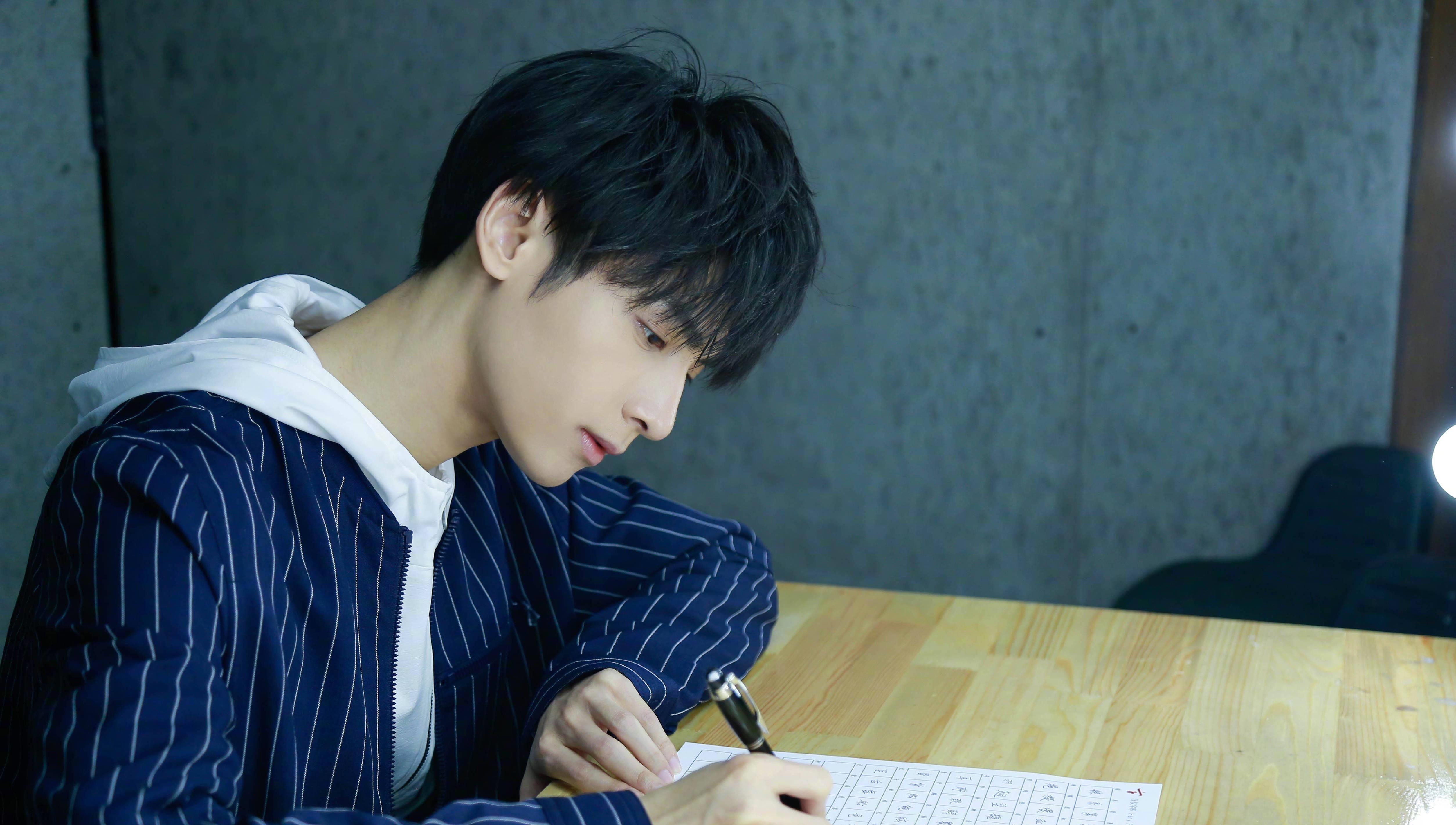 罗云熙&焦恩俊:公子端方,跨时间的美好_因为_年龄_鲜肉