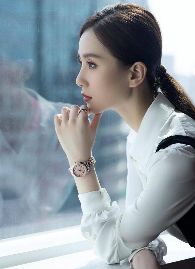 刘诗诗的衣品也是极好的,简约又不浮夸,就像她的长相一样,气质又耐看